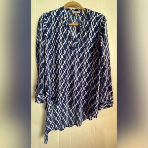 Roz & Ali Blouse Women’s Medium Blue White Abstract Geometric Asymmetrical Tunic